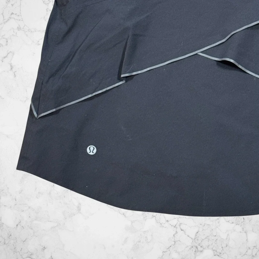 Lululemon Runaway Athletica Black Hooded Windbreaker Jacket Reflectiv Women Sz 6